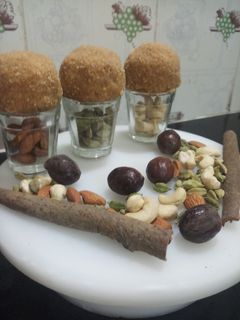 ચૂરમા લાડવા(churma ladu recipe in gujarati) રેસીપી મુખ્ય ફોટો