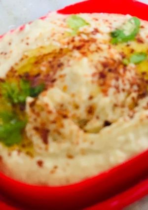 A picture of Hummus.
