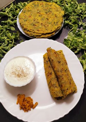 A picture of Methi Thepla.