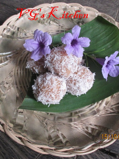 A picture of Boiled Banana Balls (EURIMOO).
