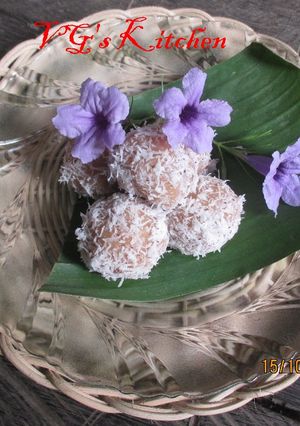 A picture of Boiled Banana Balls (EURIMOO).
