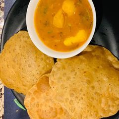 A picture of Bedmi poori aloo.