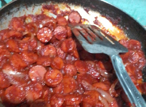 Una foto de Salchichas enchipotladas 😋
