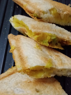 પેરી પેરી સેન્ડવિચ(Peri Peri Sandwich Recipe in Gujarati) રેસીપી મુખ્ય ફોટો