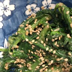 Sesame Miso Chrysanthemum Leaves (or any other Greens) - vegan A picture of Sesame Miso Chrysanthemum Leaves (or any other Greens) - vegan.