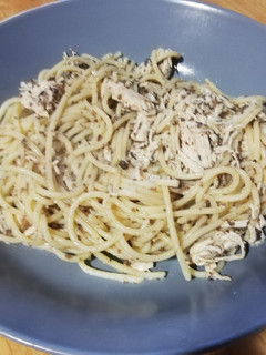 Una foto de Spaghetti con pollo y trufa
