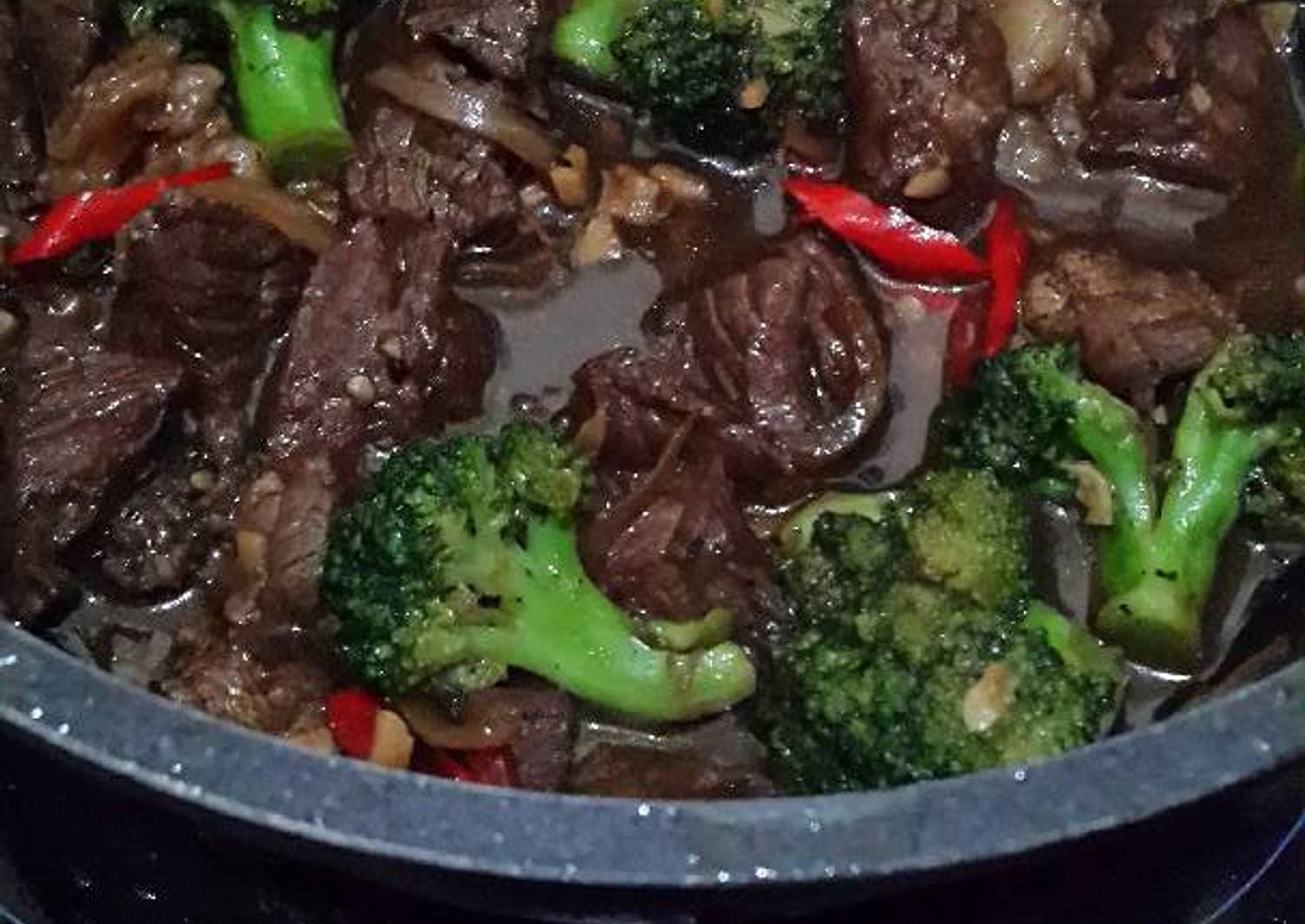 Resep Brokoli Sapi lada hitam oleh Niiayuuu.. - Cookpad
