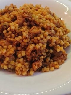 Tarhonyás hús csirkemájjal recept fotója