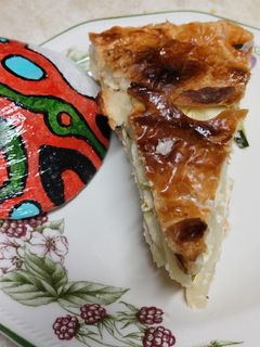 Una foto de Empanada de salmón y calabacín