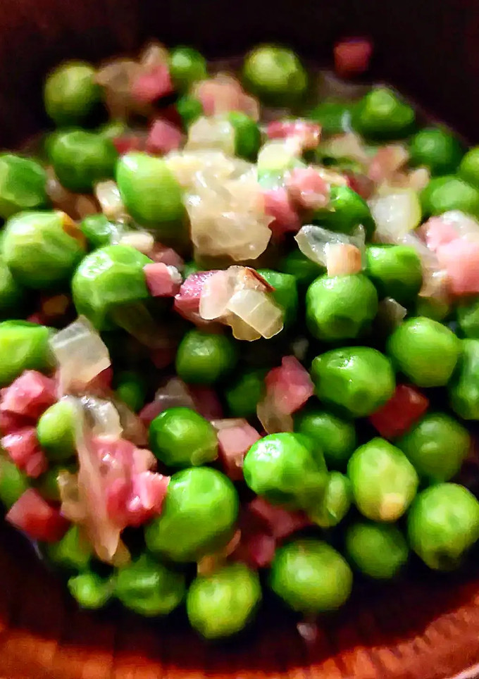 Una foto de Guisantes con jamón