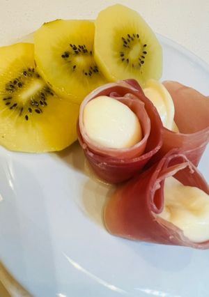 帕瑪森火腿起司佐奇異果🥝 的食譜成品照片