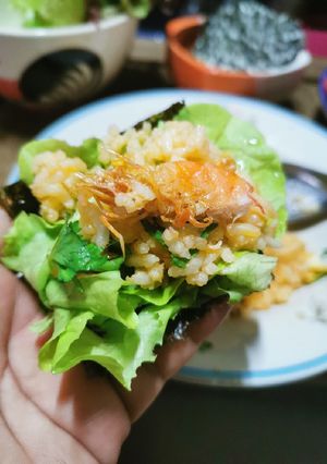 รูปของ ข้าวผัดมันกุ้งห่อสาหร่าย