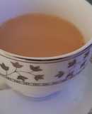 شاي حليب بالزعفران والهيل