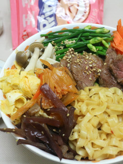 【味王泡麵創意秀】菜肉多多泡菜拌麵 的食譜成品照片