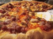 Una foto de pizza agridulce