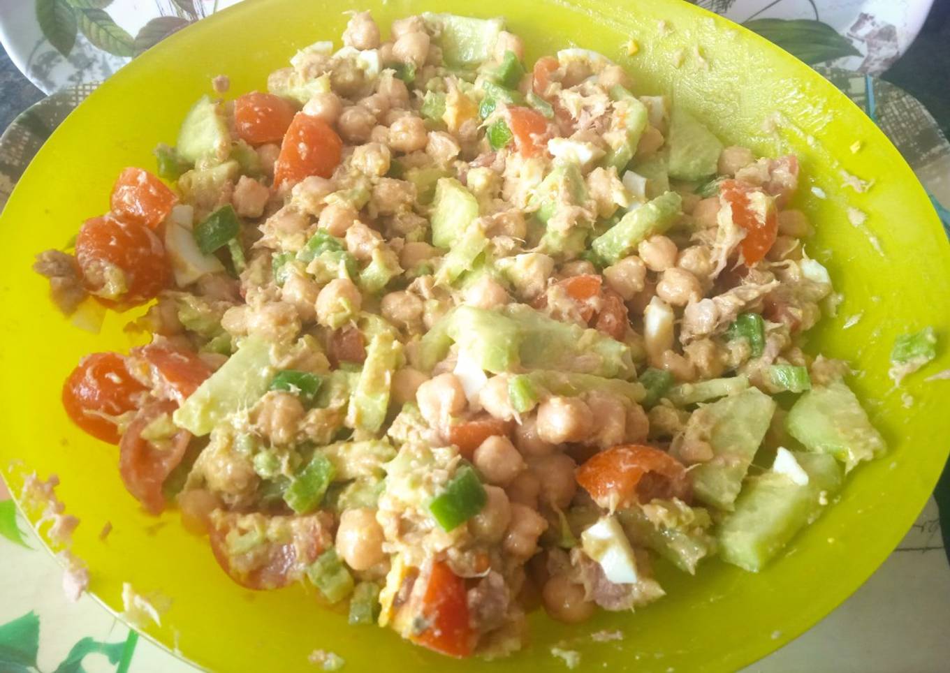 Ensalada de garbanzos y aguacate