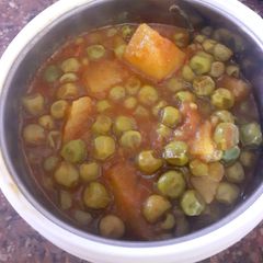 A picture of Aloo mattar ki sabzi.