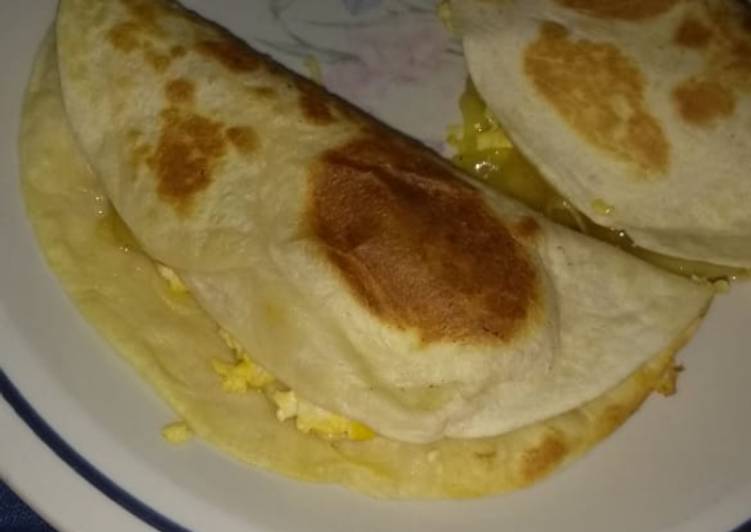 Tortillas rellenas de huevo revuelto a la pauli😋🤤 Receta de Paula