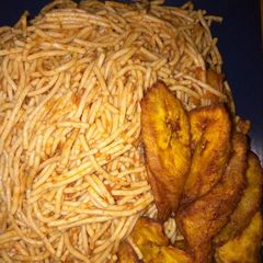 A picture of Spaghetti and fried plantain.