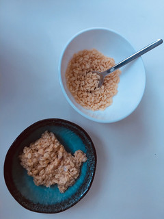 A picture of Rice Krispies Treats 🥮.