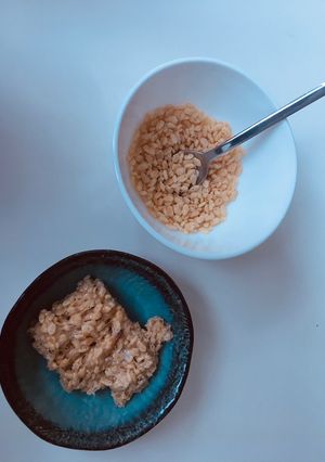 A picture of Rice Krispies Treats 🥮.