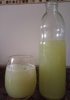 Una foto de Limonada con menta y jengibre 😊