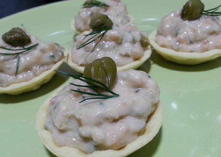 How to Prepare Quick Smoked salmon paté with capers, lime and fresh dill