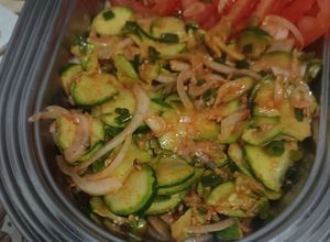 Foto de Salada refrescante com abobrinha
