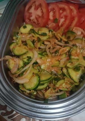 Foto de Salada refrescante com abobrinha