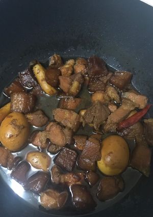 Hình của món Thịt heo kho củ cải và trứng.