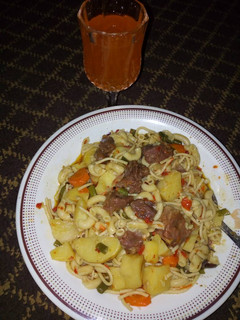 A picture of Spaghetti & macaroni with potatoes.