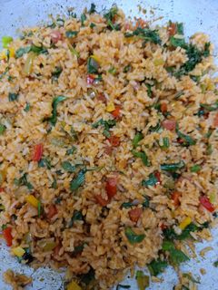 शेजवान सॉस फ्राइड राईस (schezwan Sauce Fried Rice recipe in marathi) रेसिपी चे मुख्य फोटो