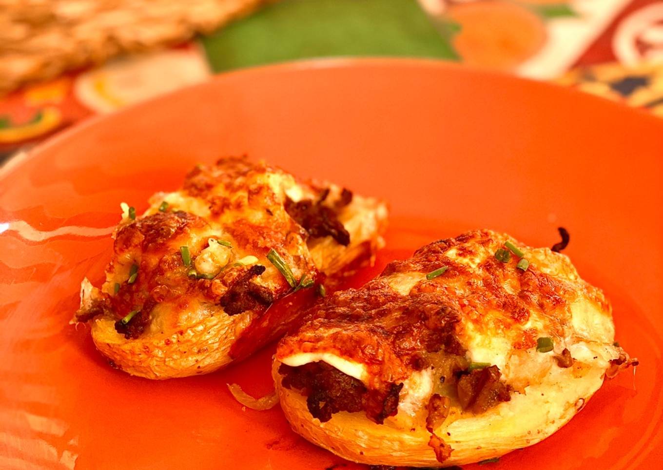 Patatas rellenas de carne, verduras y yogur