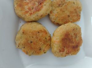Una foto de Nuggets de pollo y verduras