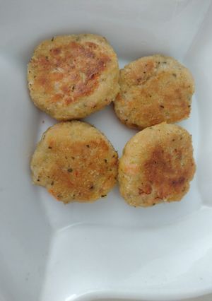 Una foto de Nuggets de pollo y verduras