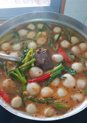 รูปของ น้ำยาป่าใส่ลูกชิ้นปลากับเลือดไก่