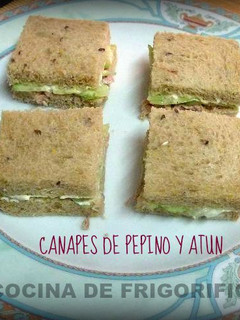 Una foto de Sándwich o canapé de pepino y atún