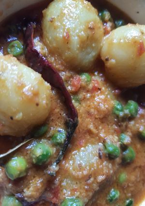 নিরামিষ আলুর দম (Niramish aloor dum recipe in Bengali) রেসিপির প্রধান ছবি