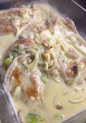 Una foto de Pollo a las 3 cebollas