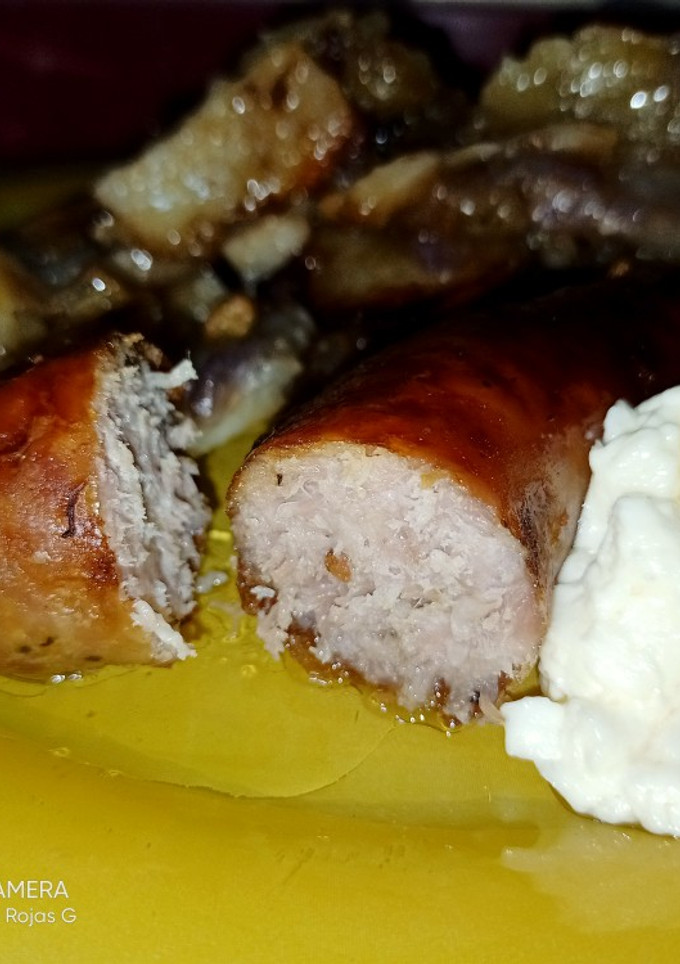 Una foto de Butifarra de pimienta al horno 🐖🐖🧅🧅🧅🥔🥔🥔🍠🍠
