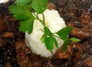 Una foto de Feijao con timbal de arroz