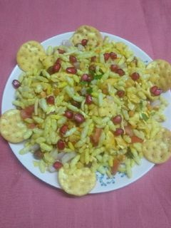 સૂકી ભેળ (Suki Bhel Recipe In Gujarati) રેસીપી મુખ્ય ફોટો