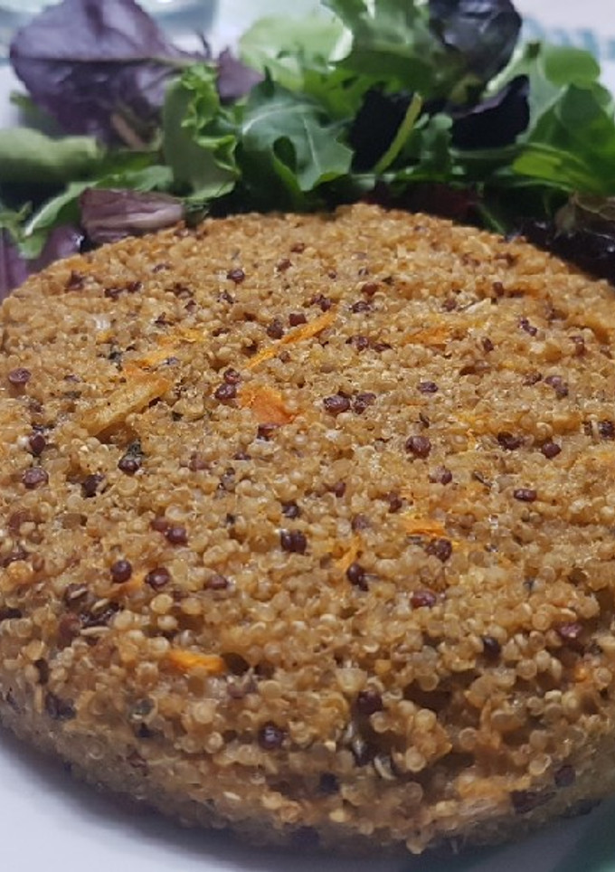 Una foto de Hamburguesa de quinoa con mahonesa de curry