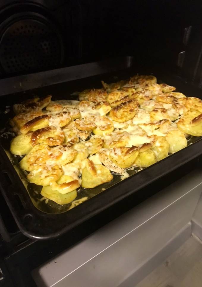 Картопля запечена з курячим філе