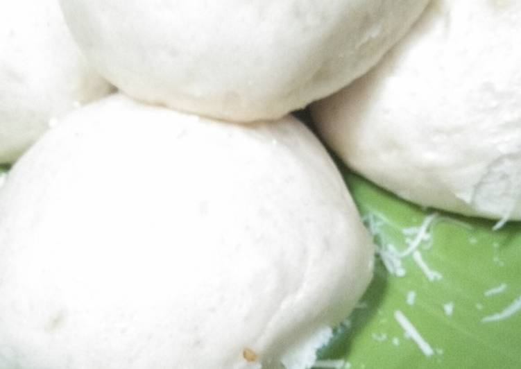 Bakpao isi coklat keju (Fluffy Steamed Buns filled with chocolate and cheese)