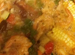 Una foto de Sopa de verduras con camarón seco
