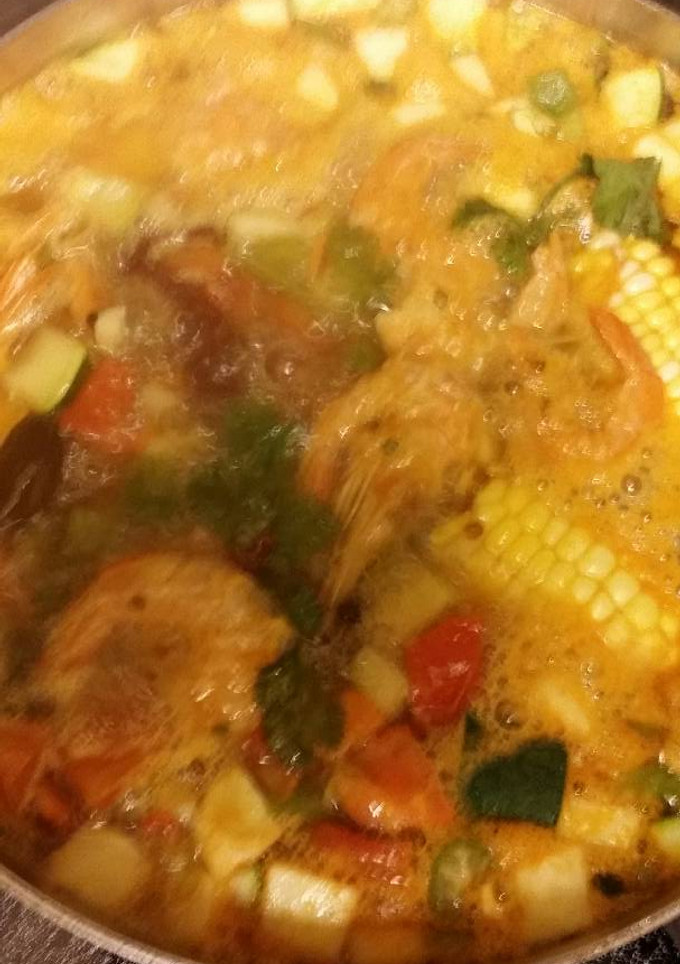 Una foto de Sopa de verduras con camarón seco