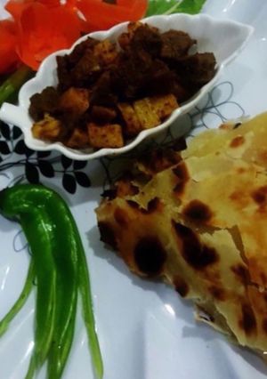 A picture of Whosayna’s Aloo Paratha.
