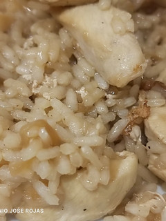 Una foto de Arroz y pollo