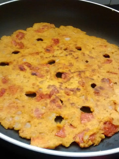 A picture of Tomato And Onion Thalipeeth.